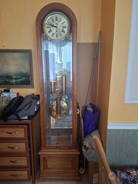 Напольные механические часы.