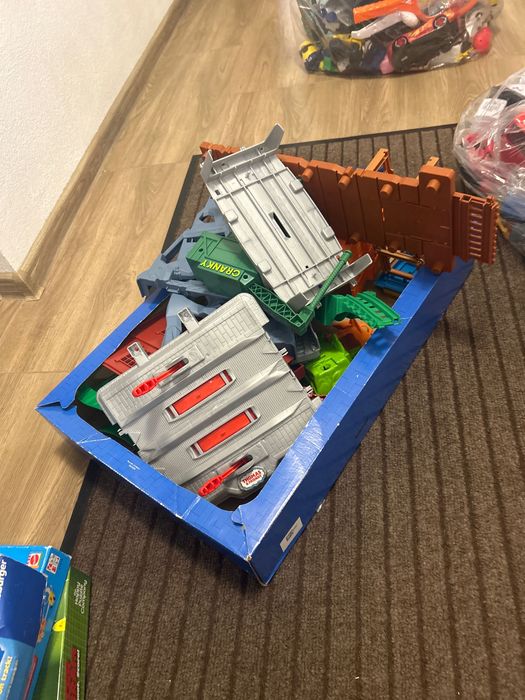 Șină tren de plastic și altele, mașinuțe, avione, trenuri, joculețe