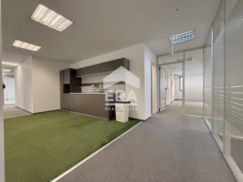 Дава се под наем Офис в София, Център - 500 кв.м за 6483.12 € - Снимка #9