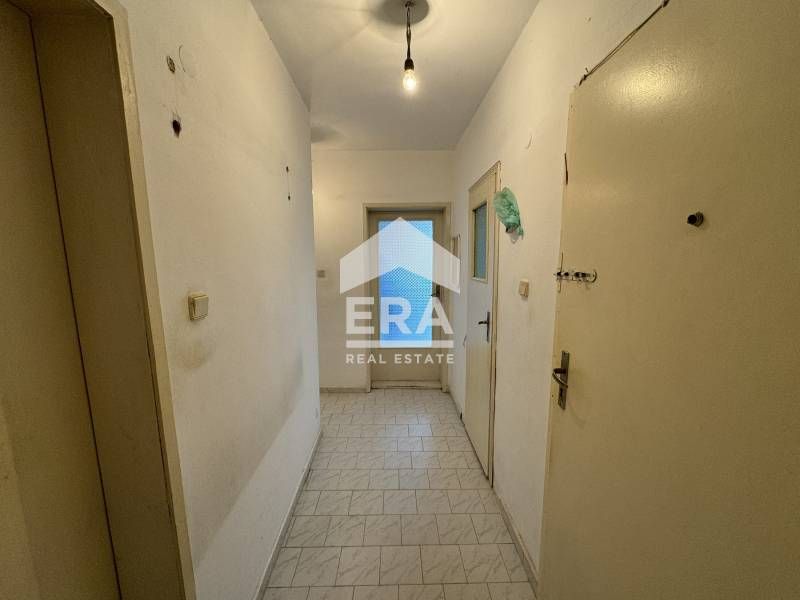 Продава се Двустаен апартамент в Варна, Цветен квартал - 64 кв.м за 1711 €/кв.м - Снимка #5