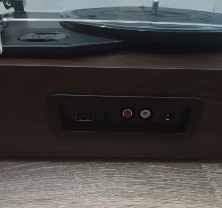 Грамофон чисто нов