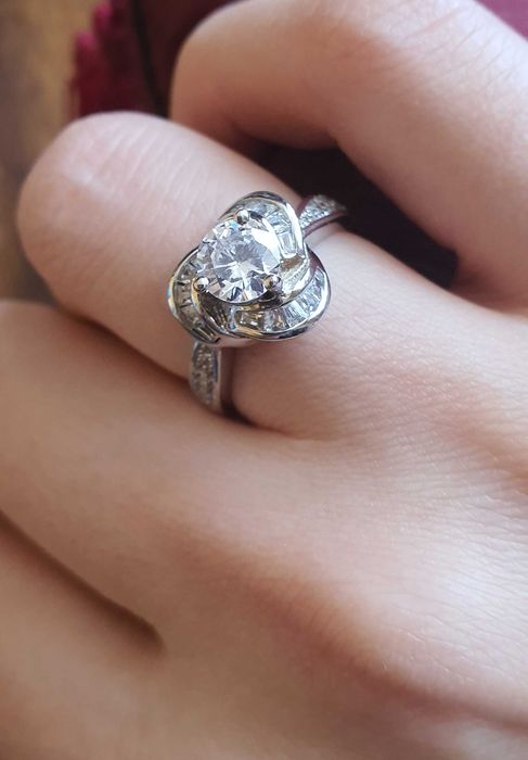 Сребърни пръстени с камъни 25 лева.