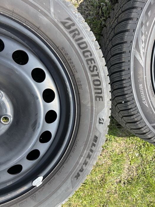 Set 4 anvelope de iarnă Bridgestone Blizzak pe jante tablă – stare foarte bună