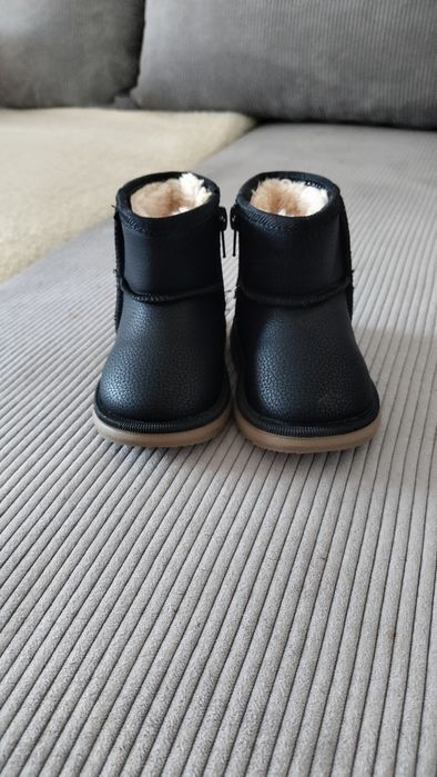 Продам детскую обувь