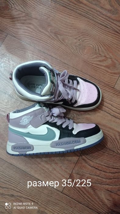 Обувь в отличном состоянии.Цена за любые.