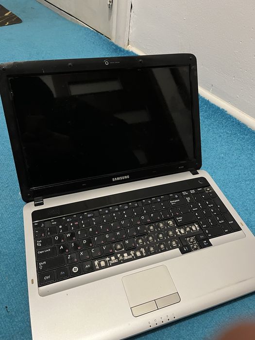 Продам ноут состаяние средняя.