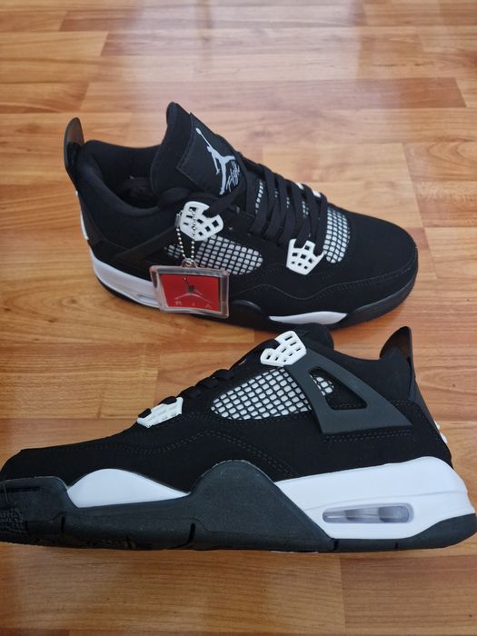 Adidași Jordan Retro patru