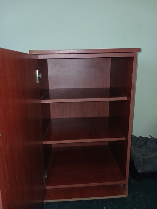 Строчно продаётся тумбочка , шкафчик .