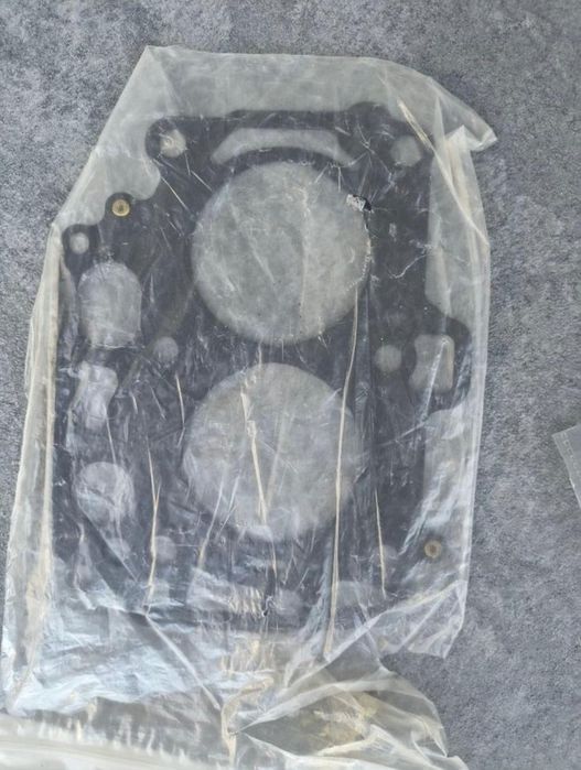 Vând motor de barca hidea 10 cp