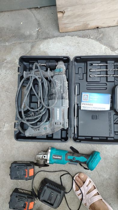 Rotopercutor in perfecta stare de funcționare folosit la niste gauri