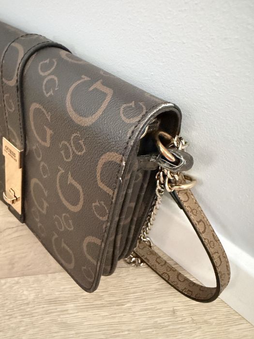Geanta de umar Guess