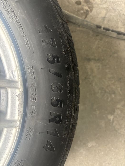 Продам диски с шинами.