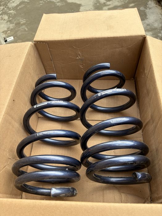 Dual rate пружини за Тесла Модел 3