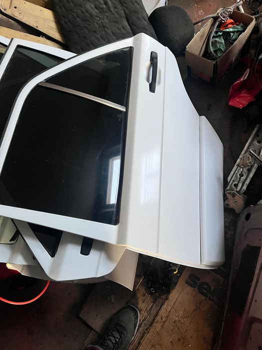 продам двери мерседес 190