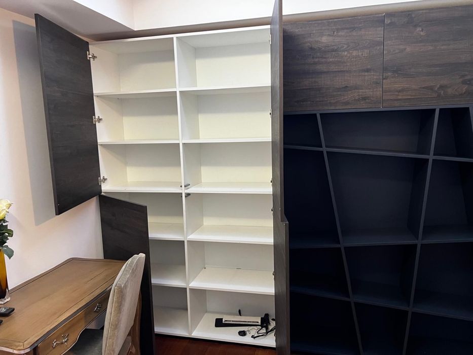 Biblioteca din lemn masiv