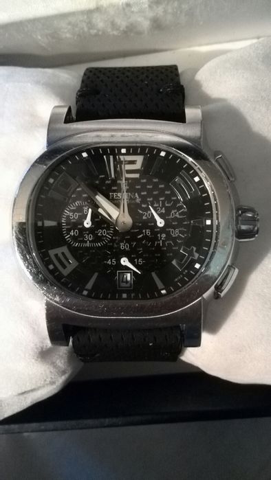 Vând sau schimb obiecte vechi.Preț în funcție de obiectul ales.