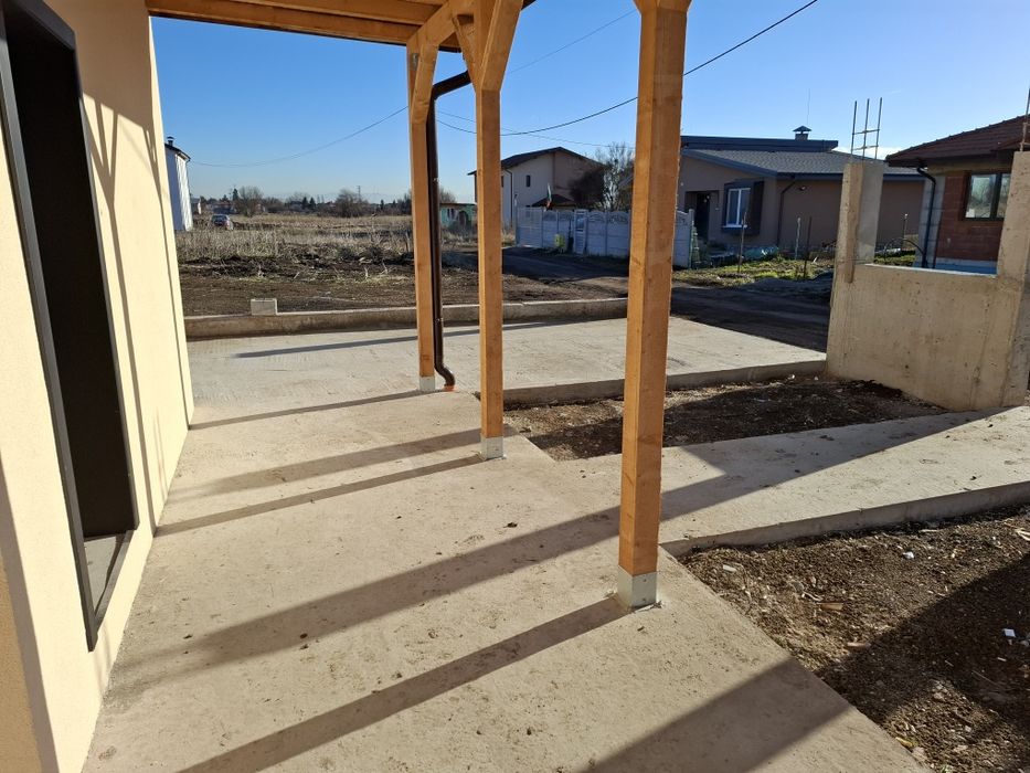 Къща в село Голяновци