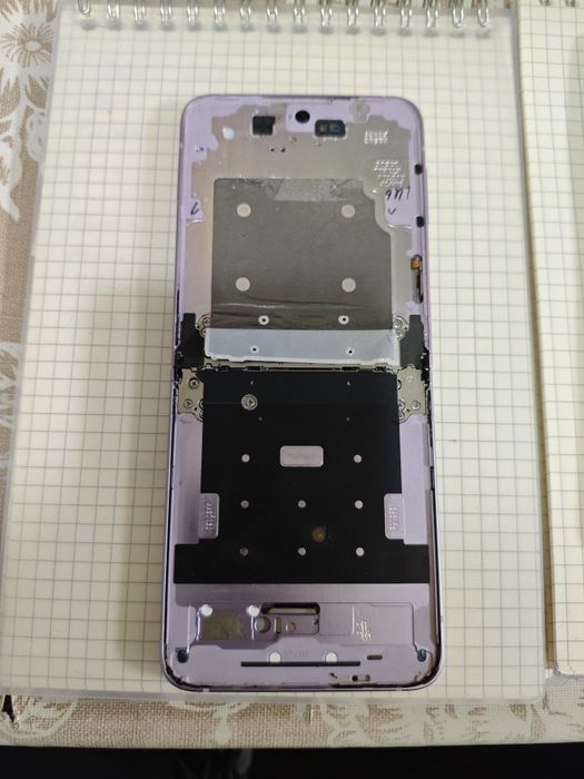 На запчасти Продам или обменяю 2 телефона z flip 3