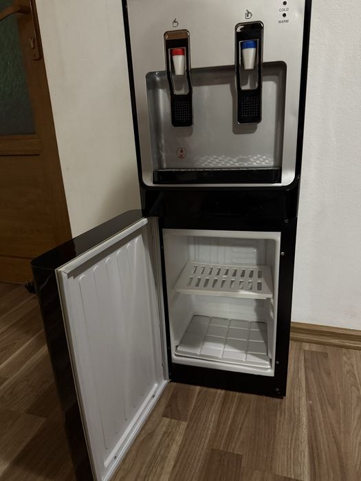 Dozator de apă cu minifrigider