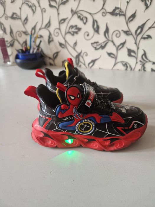 Детская обувь с подсветкой