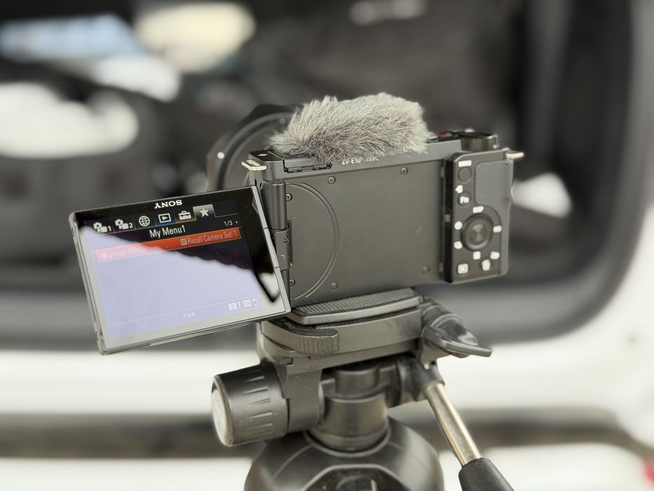 Sony ZV-E10 vlog / video kamera set sotiladi (ideal holat)