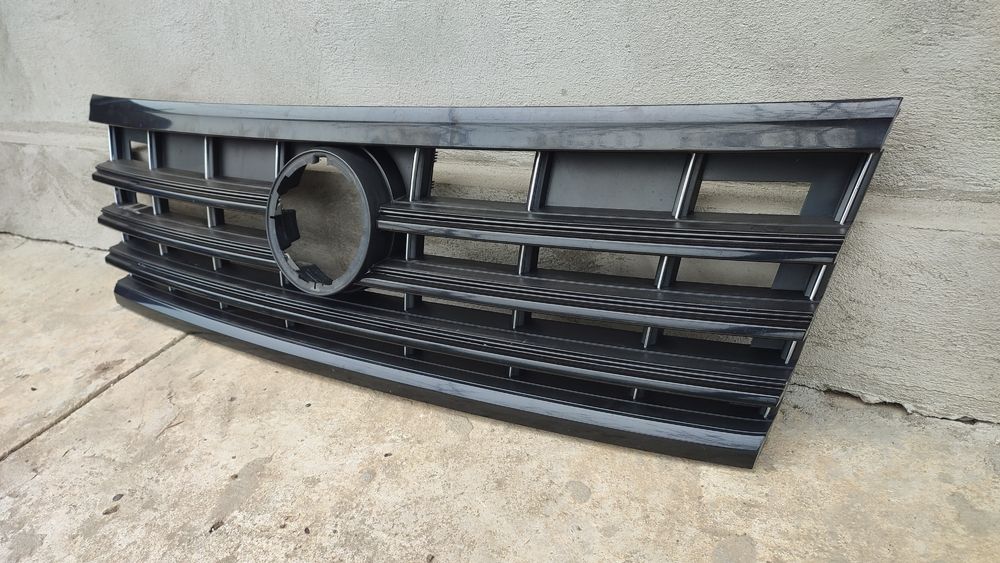 Bara fata cu grila centra  și bara spate cu Spoiler bara spate  Vw Touareg model 2020 CR