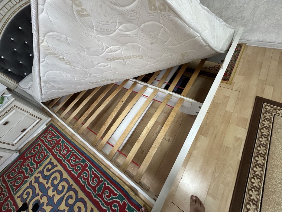 Двух спальный кровать