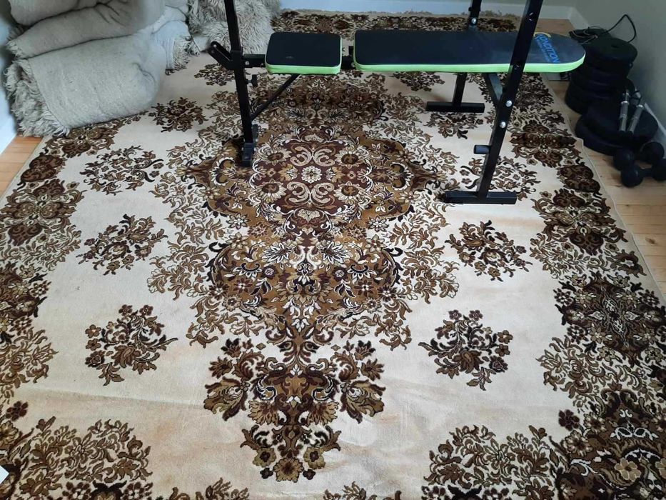 100% Автентичен Персийски Килим (Неупотребяван от 70те години в Либия)