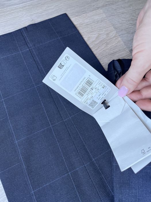Pantaloni eleganti barbati Mango slim fit, noi cu eticheta