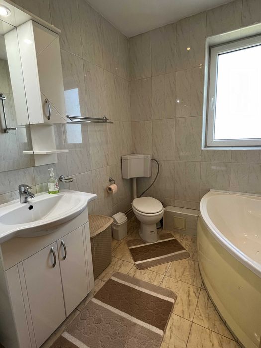 Persoană fizică, vând apartament la casă, cartier Sub Arini, Sibiu