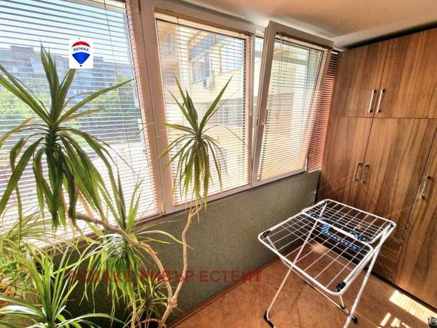 Продава се Тристаен апартамент в Русе, Възраждане - 97 кв.м за 2042 €/кв.м - Снимка #10