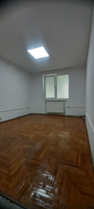 Ofer spre inchiriere  spațiu comercial zona centrală