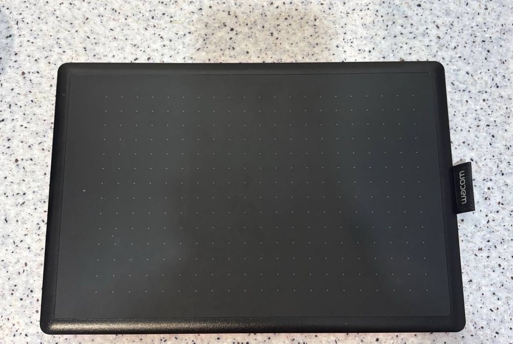 Графический планшет One by Wacom (CTL-672), Medium