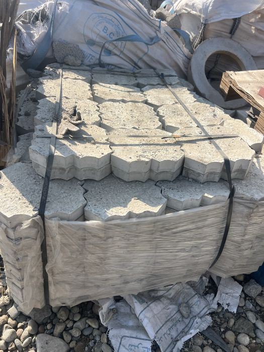Брусчатка кубигі жоқтар тегін. 0-2000тг.