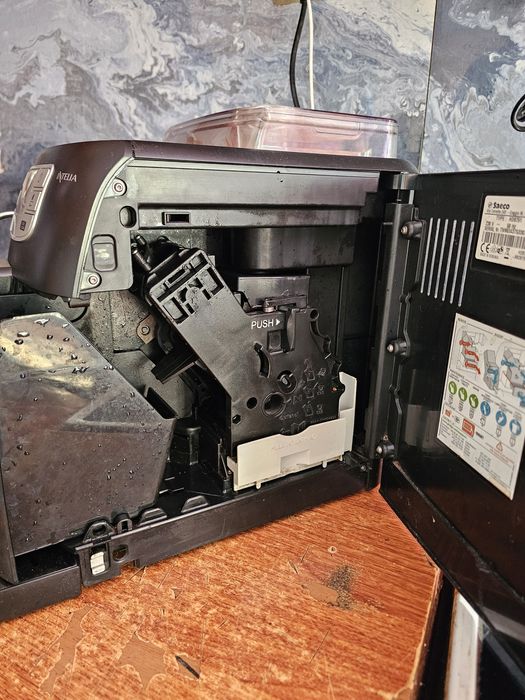 Автоматична кафемашина Saeco Intelia HD8751/11