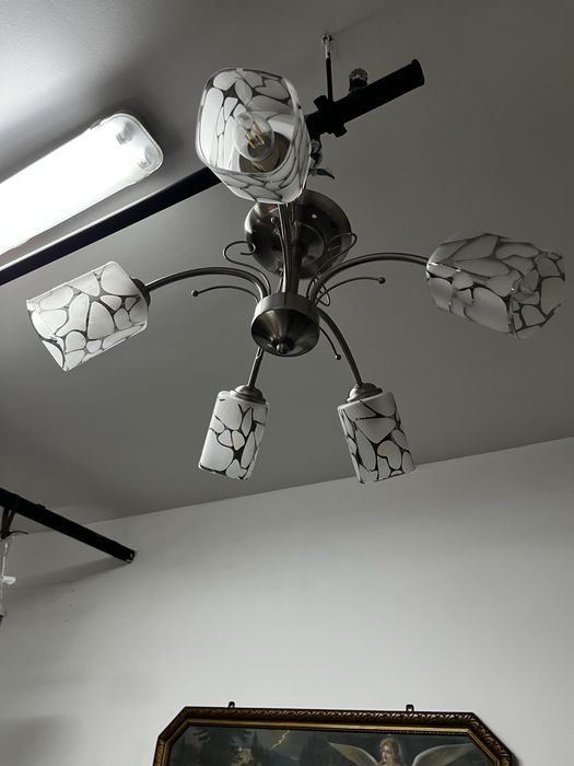 Люстра   в  комнату красивая