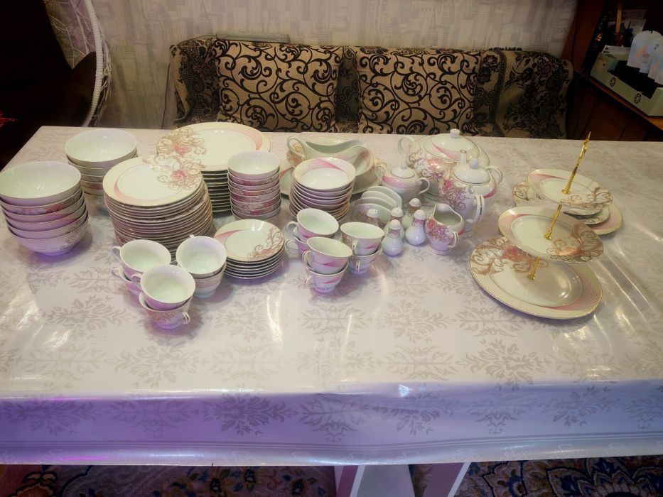 Продам набор посуды.