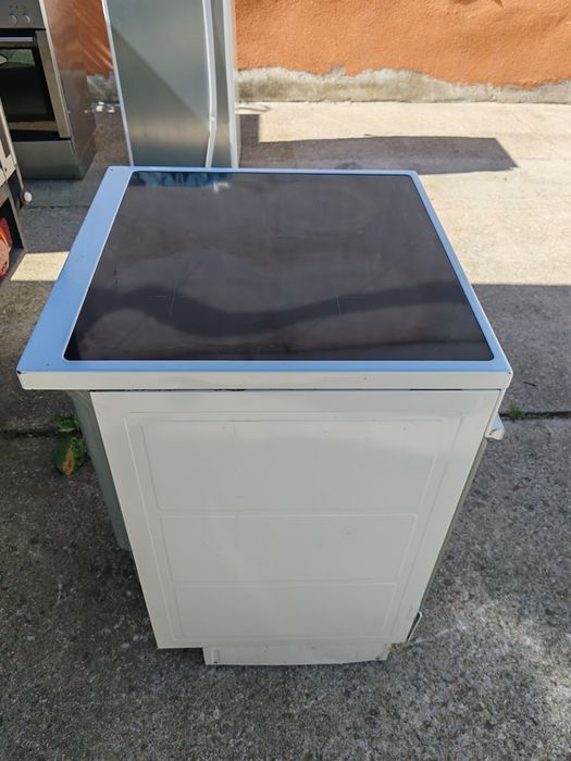 Свободно стояща печка с индукционни котлони Електролукс Elektrolux със само почистване Pirolise 2 години Гаранция!