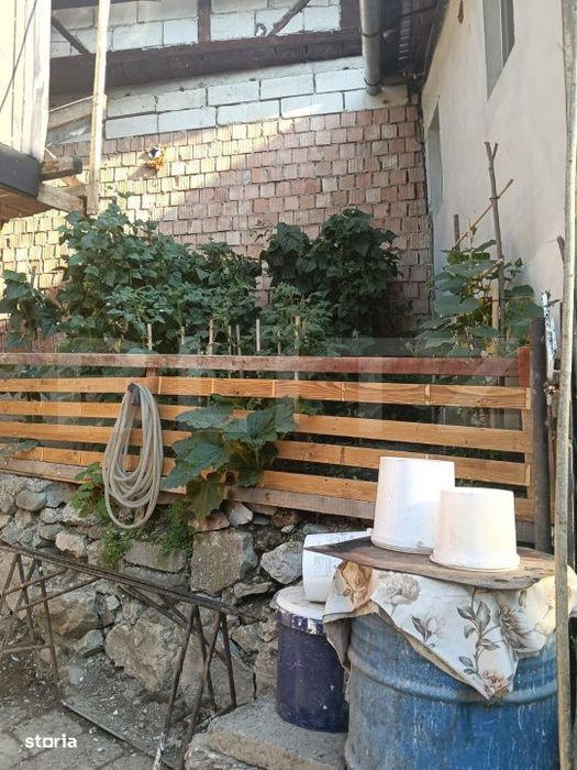 Casa cu 3 camere si gradina, aproape de centrul orasului Campeni