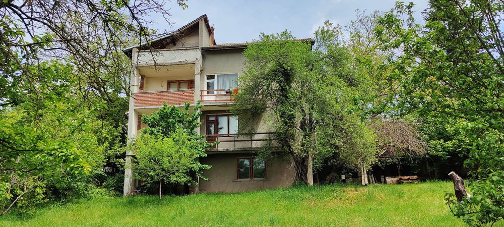 Продавам къща с невероятен изглед на 3 етажа в Логодаж, вилната зона на Благоевград, на 104 км от София