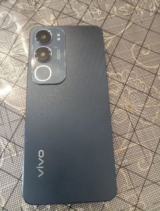 Продаю телефон виво 128гб
