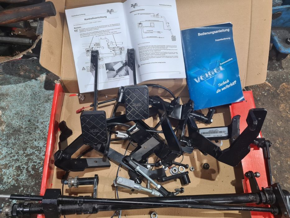 Dublă comandă auto VEIGEL – pedale instructor (școală de șoferi)
