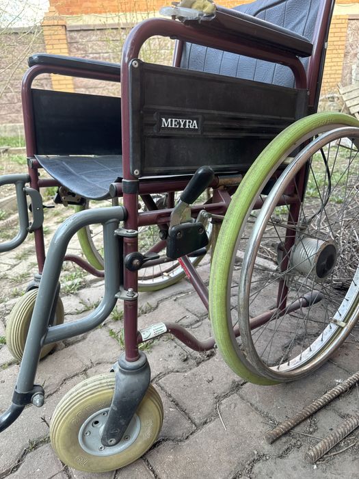 Инвалидная коляска отдам даром