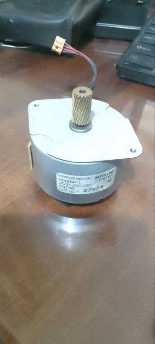 Шаговый двигатель