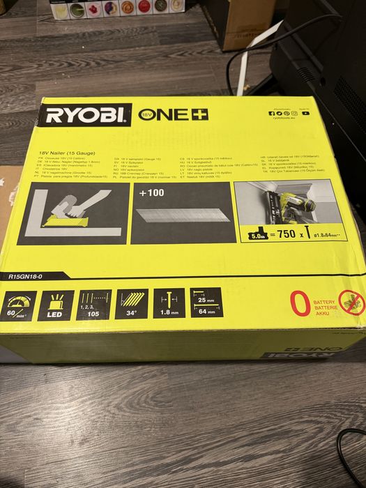Ryobi nailer pistol cuie 18v  cu incarcator fara baterie
