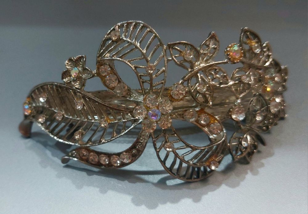 Заколка со стразами