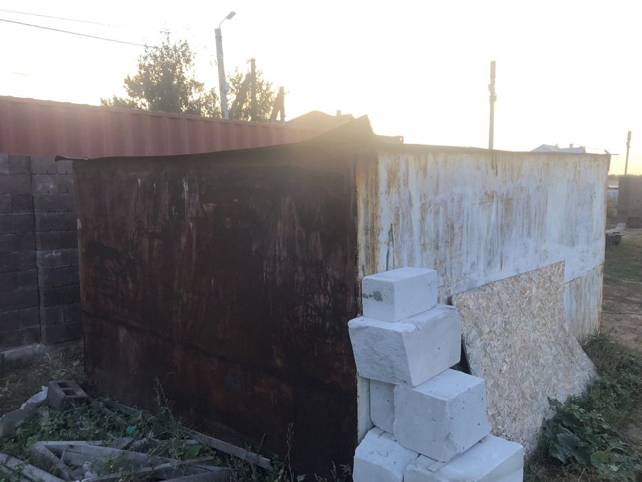 Железный  гараж