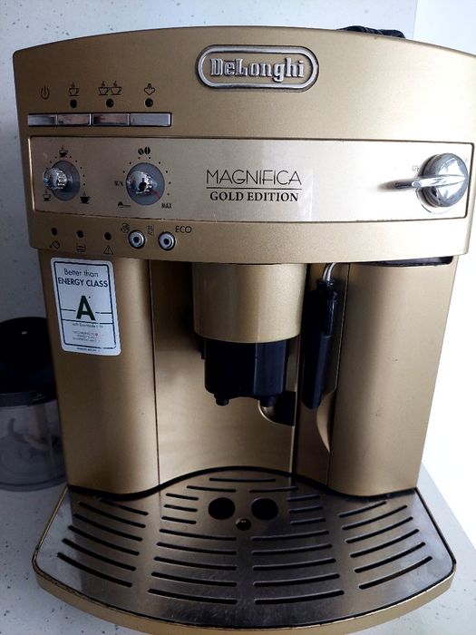 Кафе машина Delonghi magnifica