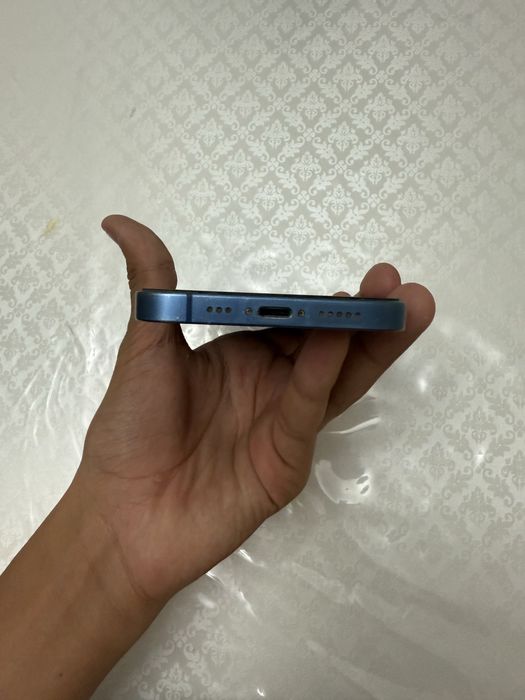 iPhone 13 с каропкой