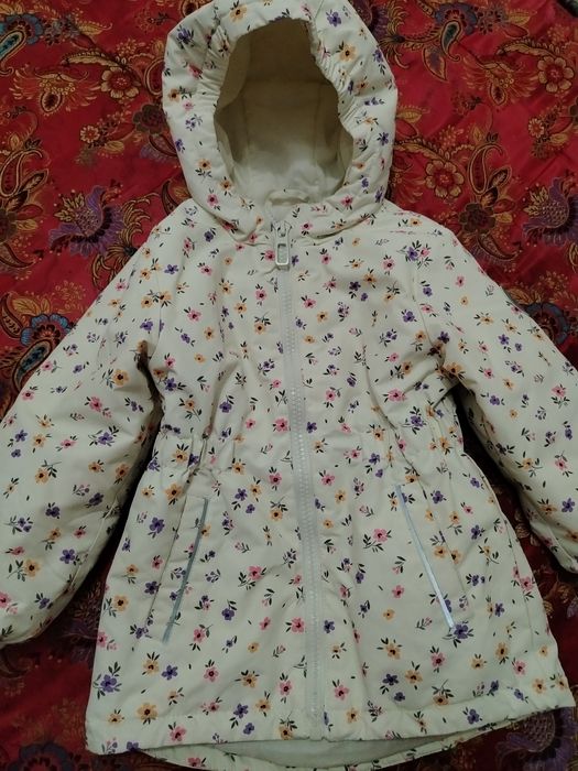 Куртка безрукавка и Красовки